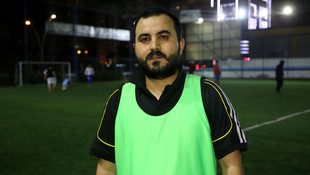 Gençlerle çevik kuvvet polisleri halı sahada maç yaptı