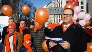 Gökyüzü kadınlar için turuncuya boyandı
