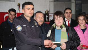 Görme engellilerden polislere destek ziyareti