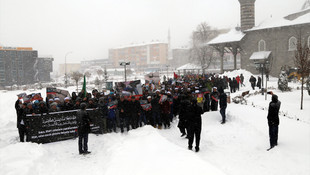 Halep'te sivillere yönelik saldırılara protesto