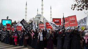 Halep'te sivillere yönelik saldırılara tepkiler