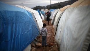 Halep'ten tahliye edilen sivillere yardım eli