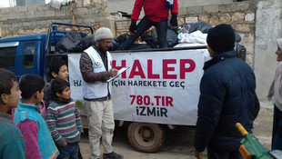 Halep'ten tahliye edilen sivillere insani yardım