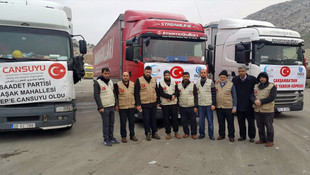 Halep'ten tahliye edilen sivillere yardım