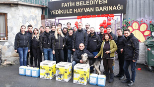 Hayvan barınağında gönüllü temizlik