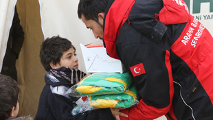 İHH'dan Suriye'ye 3 bin yardım tırı