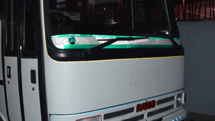 İkiz plaka taktığı araçları aynı sokağa park etti