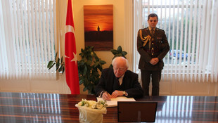 İrlanda Cumhurbaşkanından Türk Büyükelçiliğine taziye ziyareti