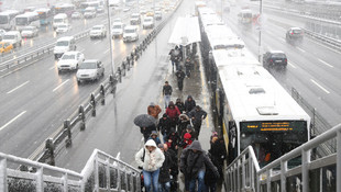 İstanbullular dikkat! Kar yağışı başladı!