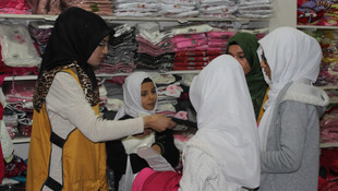 İyilikder'den çocuklara kıyafet yardımı