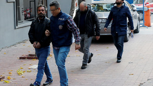 İzmir'de silah kaçakçılarına yönelik operasyon