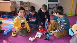 İzmir'den terör mağduru öğrencilere oyuncak