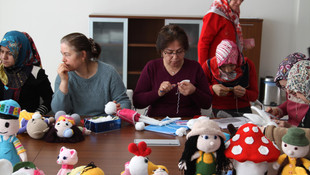 Kadınlar organik oyuncak yaparak zamanlarını değerlendiriyor