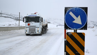 Kar yağışı ve tipi ulaşımı aksattı