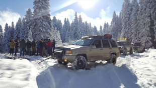 Karda mahsur kalanları Off-Road'cular kurtardı