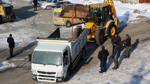 Karla mücadele edecek iş makinelerine soğuk hava engeli