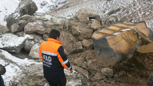 Kayalıklara sıkışan köpek 8 gün sonra kurtarıldı