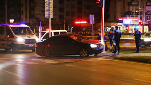 Kaza yapan sürücü aracını terk etti