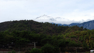 Kemer'de turistlerin kar keyfi