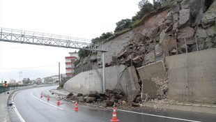Kocaeli'de istinat duvarı çöktü