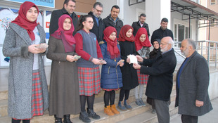 Kocaeli'de ortaokul öğrencilerinden Halep'e yardım