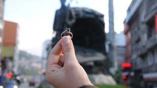 Kömürden tektaş yüzük yaptırdı