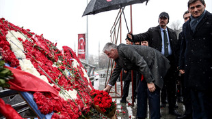 Kosova Cumhurbaşkanı Şehitler Tepesi'ni ziyaret etti