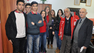 Lise öğrencileri, harçlıklarını Haleplilere bağışladı