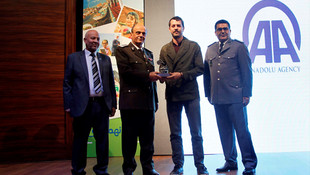 Lübnan'daki çocuk fotoğrafları yarışmasında AA'ya plaket