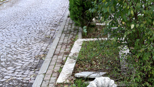 Mezar taşları o bölgenin tapularıdır