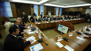 Müezzinoğludan asgari ücret açıklaması: İşçi de bizim işveren de bizim