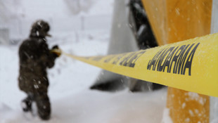 Muş'ta kardan halı sahanın çatısı çöktü: 1 ölü