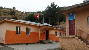 Öğrencilerine akrep ve solucan yedirdiği iddiası