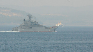 Rus askeri gemisi Çanakkale Boğazı'ndan geçti