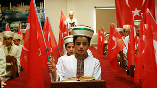 Şehit asker ve polisler için her gün hatim indiriyorlar