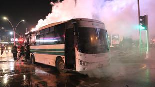 Seyir halindeki halk otobüsünde yangın