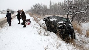 Sivas'ta minibüs devrildi: 7 yaralı