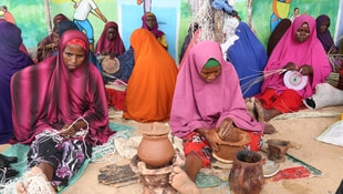 Somalili kadınlar işsizliğe geleneksel el sanatlarıyla meydan okuyor
