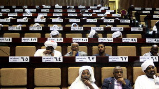 Sudan Parlamentosu anayasa değişikliğini onayladı