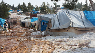 Suriye'de kar yağışı nedeniyle çadırlar çöktü