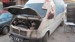 Tamire bırakılan minibüsün aküsü çalındı