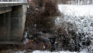 Tokat'ta otomobil devrildi: 3 yaralı