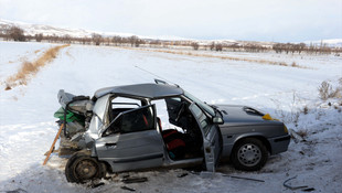 Tokat'ta otomobille tır çarpıştı: 1 ölü, 2 yaralı