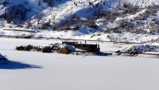 Tunceli'de Uzunçayır Barajı buz tuttu