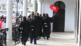 Tunuslu avukatlar maliye yasasını protesto etti