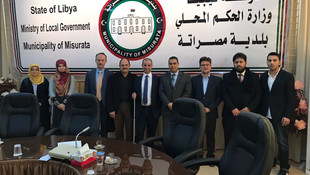 Türk bürokratlardan Libya'daki görme engellilere destek