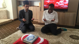 Türkiye'den etkilenen Afrikalı genç İslamiyet'i seçti