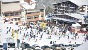 Uludağ'da kar kalınlığı tatilcileri sevindirdi