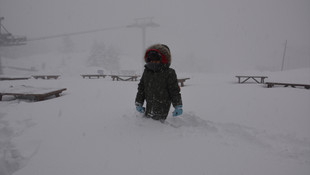 Uludağ'da kar ve tipi etkili oluyor