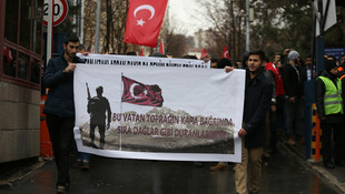 Üniversite öğrencileri, şehitler için yürüdü